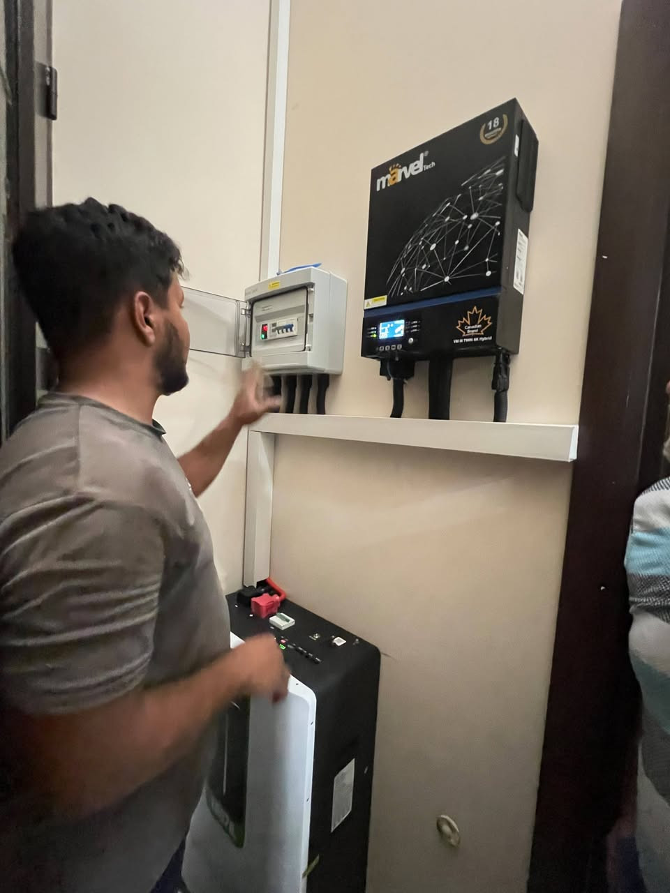 ☀️ شركة النور الهندسية للطاقة الشمسية ☀️
التميز في الأداء.. الرقي في التصميم
نبارك لأهلنا في (كركوك حي الواسطي) تنصيب منظومتهم الجديدة، سائلين الله أن يبارك لهم فيها ويرزقهم خيرها.

إذا كنت تبحث عن الجودة، الكفاءة، والجمال، فنحن خيارك الأول. تم تجهيز المنزل بمنظومة ذكية توفر:
       15 أمبير نهاري 
🔋 15 أمبير ليلاً  بالتناوب مع الكهرباء الوطنية 

🔄 تناوب ذكي تلقائي مع الكهرباء الوطنية.

🛠️ المواصفات الفنية (مكونات عالمية)
الجزء التفاصيل والمميزات
الإنفيرتر Marvel ذكي (6KW) -  (ضمان سنة).

البطارية ليثيوم TAICO gradA eve16kw) - عمر 8000 دورة، ضمان 10 سنوات، شاشة ذكية.
الالواح عدد 8. Longi Hi-MO X10 645w 

الهياكل حديدية ثقيلة مقاومة للصدأ ومصممة للظروف الجوية الصعبة.
التوصيلات كابلات DC أصلية (4 ملم) مع وصلات MC4 المخصصة.
🎁 عروض خاصة بمناسبة افتتاح موقعنا الجديد!

🛡️ ثقة | أمان | استفادة ⚡

📍 العنوان: الحويجة - قرب الدفاع المدني. 
👷‍♂️ بإدارة: المهندس علي حسين.

📞 للتواصل والاستفسار:

اتصال: [***********]

واتساب: [***********]

#Marvel #TAICO #LiFePO4 #Inverters #jinko #longi #ثقة #أمان #استفادة #زورونا #بموقعنا #في #كركوك #قضاء #الحويجة #قرب #الدفاع #المدني
