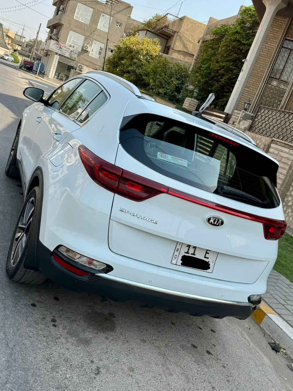 سبورتج 2019 خليجي
السياره كلها على وضع الشركه 
جديده بمعنى الكلمة ترايه زيرو 
ماشية 61 الف وقابل للزياده
تجي وتشوف بعينك جديده بيها بارد بسيط 
رقم بغداد بأسمي  تحويل ثاني يوم
هزة ورقم وسنوية كلهن جدد
🔰 مواصفات 
بانوراما
كشنات جلد بلادي.
داخل حمصي .
حساس امامي وخلفي.
تحكمات ستيرن 
كشافات اماميه 
برده خلفيه 
اشاير مري 
مري شفط
خمسه ويل كب .
قطعتين تبريد
تحكم ستيرن.
شاشه قرائه الاعطال
3 انضمة قيادة 
سبير منازل
السيارة جاهزة من كل النواحي
محرك 2000 دوش المرغوب
كير ومحرك وصدر وتبريد مكفولات 

السعر 183 وبيه مجال مكاني بغداد
   ***********/***********
