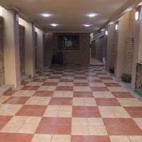 الكرادة ساحة الواثق • ٣ غرف • كراج سيارتين