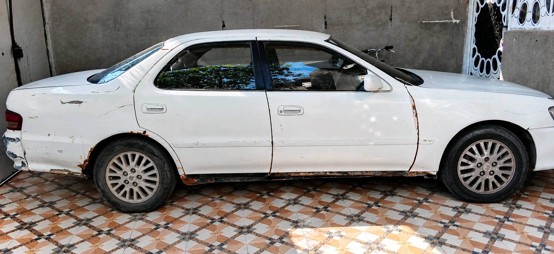 كرسته نفخ للبيع موديل 1995المالك والحائز صديقي ابو الخصيب السعر 30والنضافه تجي وتشوف ابعينك محرك فيفيتي 2500 الكير والمكينه كارتون سنويه السياره خصوصي لون أبيض ***********
هلا، ممكن تكلي وين موقع السيارة بالضبط شكد المنطقة/المحافظة حتى المشتري يعرف يجي يشوفها؟: 
إبي الخصيب باب ميدان
كم ماشية السيارة تقريباً؟ وهل العداد شغال لو متبدّل؟: 
4000
المحرك والجير شغالن زين بدون دخان أو حرارة أو رجة؟: 
شغلات
الاستمارة/الأوراق كاملة وبيها نقل ملكية مباشر لو شنو وضعها؟: 
كامله بدون نقص
الگعدة والمكيف والبرد شغالين تمام لو أكو شي يحتاج تصليح قبل البيع؟: 
تحتاج ادامه فقط