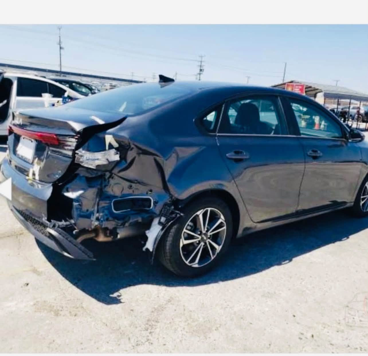 فورتي 23 فئة lx ماشية 33الف سياره نظيفه جدا على ايدي حادثها جاملغ خلفي فقط مرقم بغداد بأسمي سعر157 وبيها مجال بسيط. 
للاستفسار واتساب. ***********
