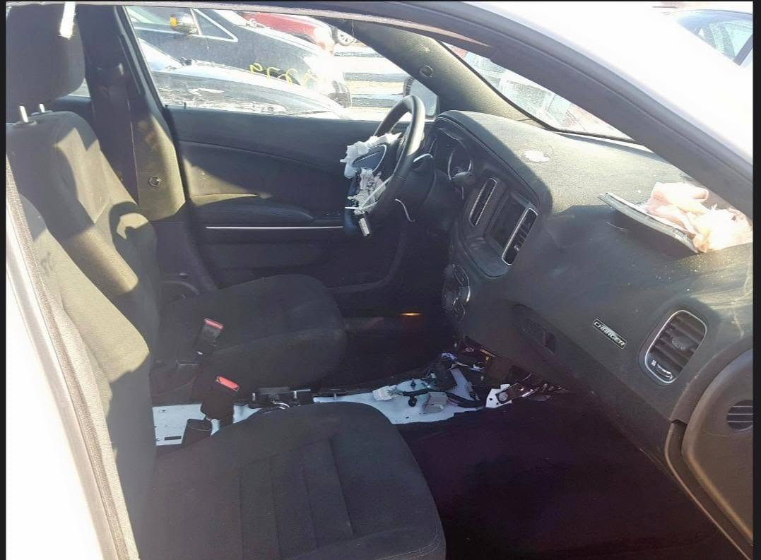 جارجر بوليسيه 19 اصل ابيض مكينه 5700  رقم بغداد  السعر 155 اوبيها مجال مكاني بغداد
مواصفات السياره نقطه عمياء 

حساس خلفي 

شاشه كار بلي 

سياره جاهزه خير من الله استخدام شخصي ماشيه السياره 130 mil 
للاستفسار ‏‪***********‬‏
