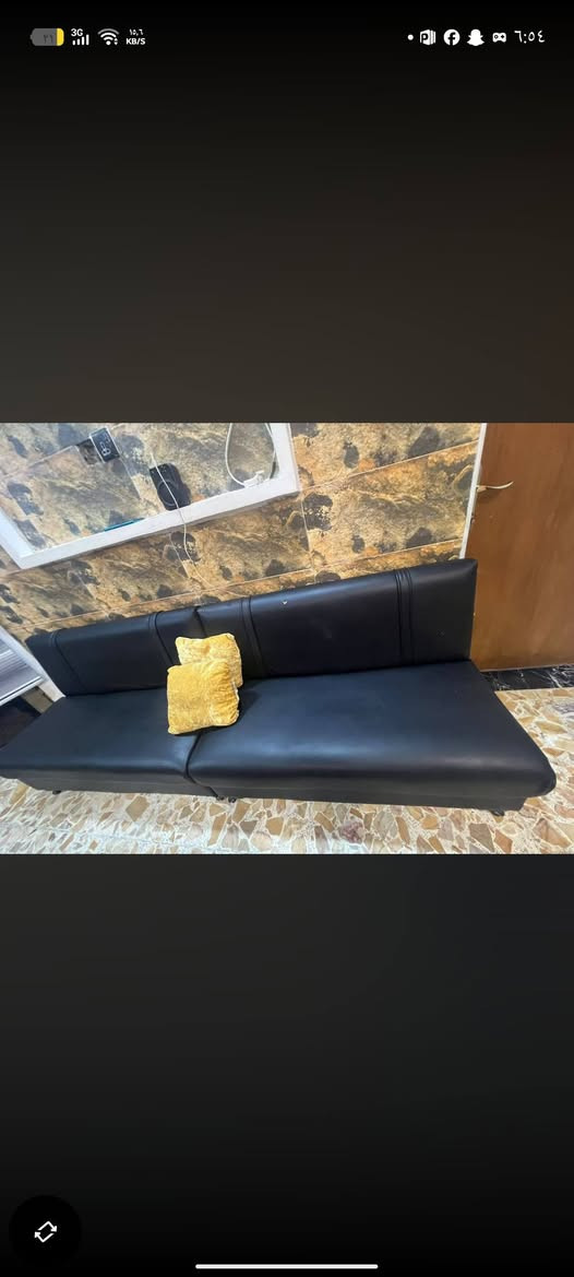 سلام عليكم شباب بنات عندي غراض صالون للبيع تخم و مرايه و كرسي وميز مكاني بغداد بياع لاستفسار ع هذه الرقم وسعر مناسب ***********
