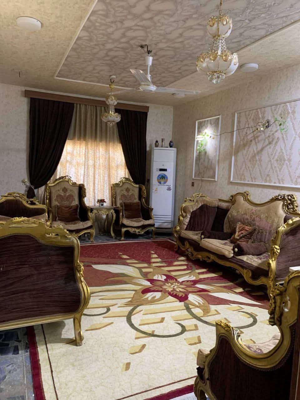 الموقع بابل حلة بستان الحلو 
المساحة:190
البيت متكون من ٣ طوابق
الطابق الاول:متكون من غرفة وهول واستقبال ومجمع صحيات
الطابق الثاني:متكون من غرفتين وهول واسع وسطح ومجمع صحيات ومخزن
الطابق الثالث:متكون من بيتونه واسعه وسطح كبير
للتواصل والاستفسار الاتصال على الرقم:***********
واتس اب:***********
