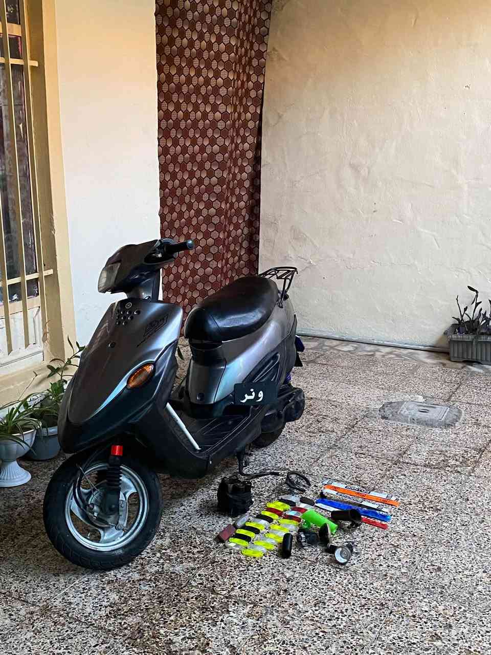 نحلة تسع زروف للبـيع 
نكره سلف بكل وقت 
دراجه خير من الله 
مفتوحه مره وحده 
كله شغال 
سلف وايرمنيه اشارة يمين يسـار 
دراجه جاهزه 
سعر 390 وبيها مجال كلش 
***********
