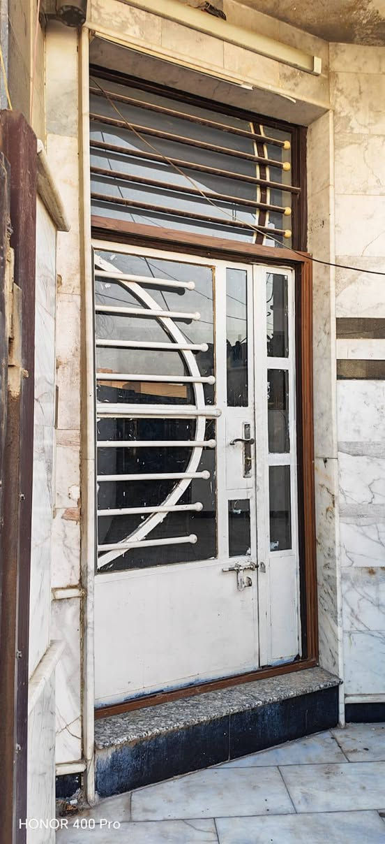 السلام عليكم بيت للبيع حي القاهرة مساحة ٨٩ متر  بناء ٢٠١٩ استفسار اتصال متوفر واتساب *********** محله ٣٠٩ زقاق ٢٢

نص مكتوب في الصور:
- HONOR 400 Pro