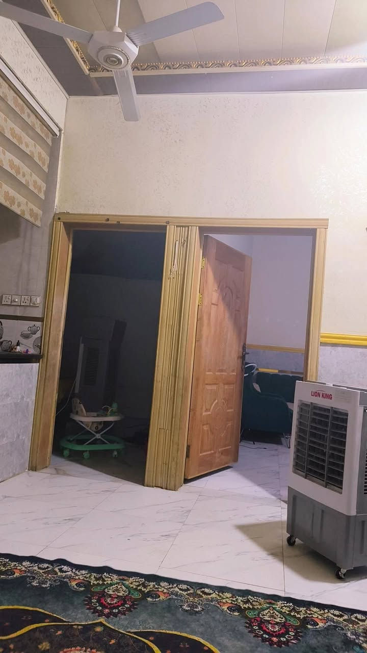 بيت للبيع 75 متر بي استقبال وغرفة نوم وصالة ومطبخ صحيات
داخلي وخارجي طابق ثاني كامل للنص خدمات كلهه موجودة سند 25 مكانة الرشدية سايدين تبليط الجديد  ملعب هادي السعر 40
للتواصل ***********
