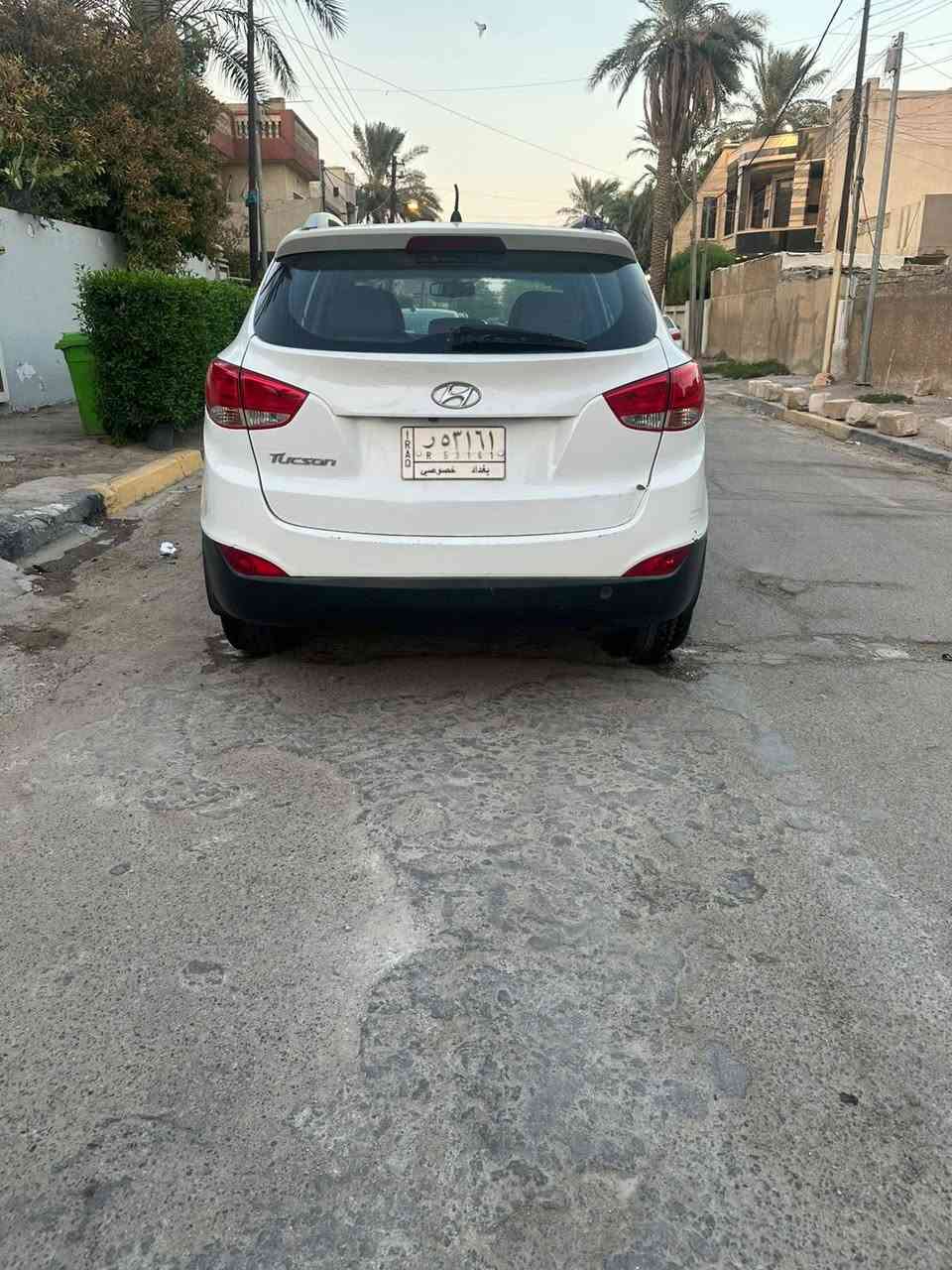 السلام عليكم
توسان 14 خليجي 
مكينه 2000 دوش مكفولة 
كير تبريد حاداديه كله جهاز 
سونار مرفق بيه بنيد صبغ بدون دواخل وجزء بلباب خلفي وجزء بجاملغ خلفي 
مكان السياره بغداد البلديات 
السعر 110 وبي مجال 
***********
