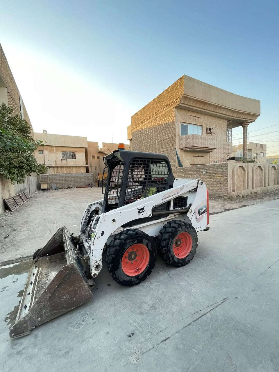 سلام عليكم شفل بوبكات حجم S450 مكينه جديده بمعنى الكلمة بس  البم ونوزل مفتوحات وباقي كفاله  تايرات جديد رقم سليمانيه تحويل ثاني يوم  مكان.ديالى ‭***********‬
