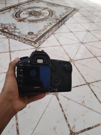 كانون فايف دي مارك تو فول فريم وياهه عدسه 35 ملم f1. 4 لبيع او المراوس...