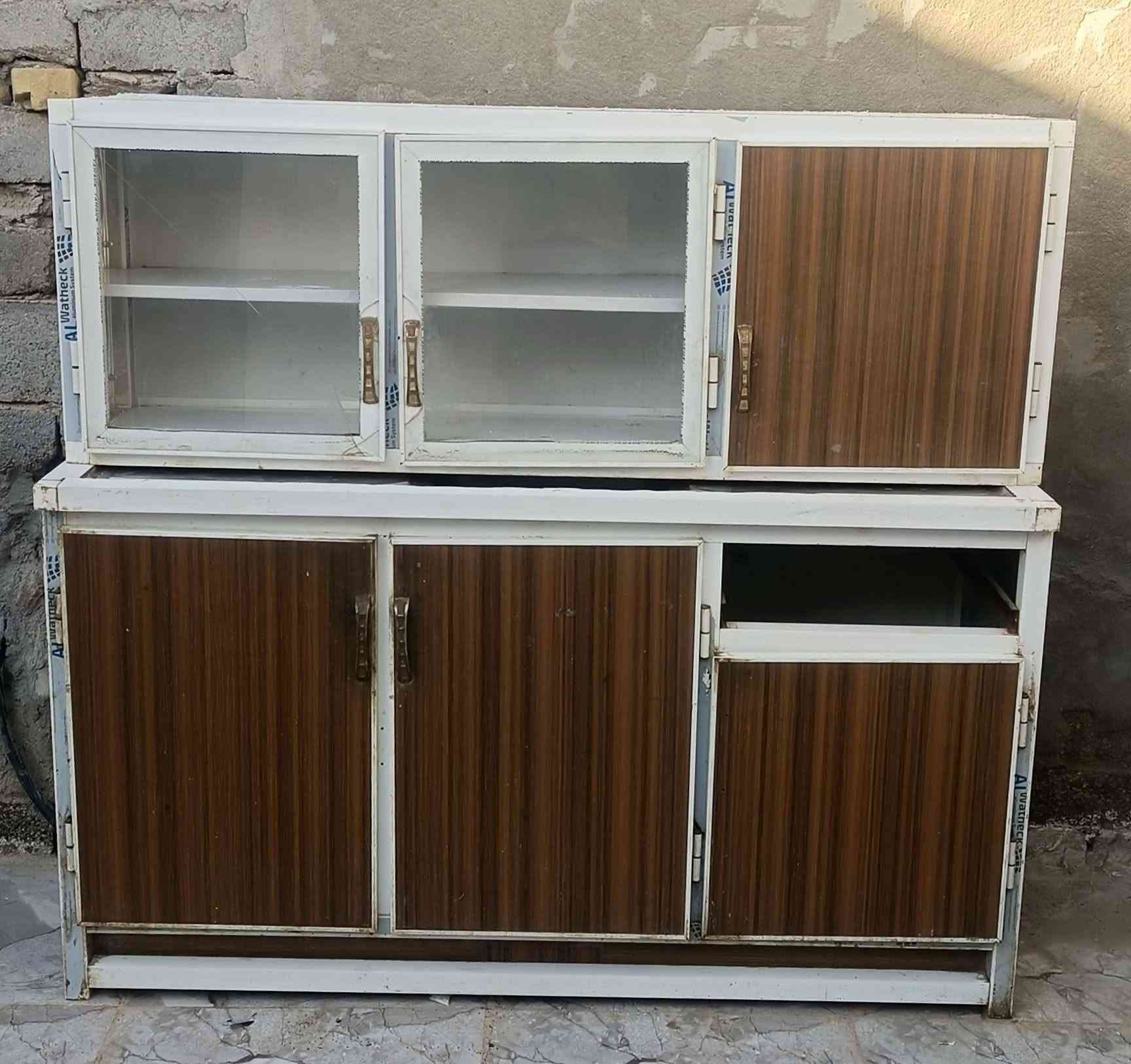 السلام عليكم
كاونتر سنك قطعتين
طوله متره ونص نضيف
وسعر مناسب 
علق واني اراسلك
لو على رقم ***********
بي واتساب
@إشارة

