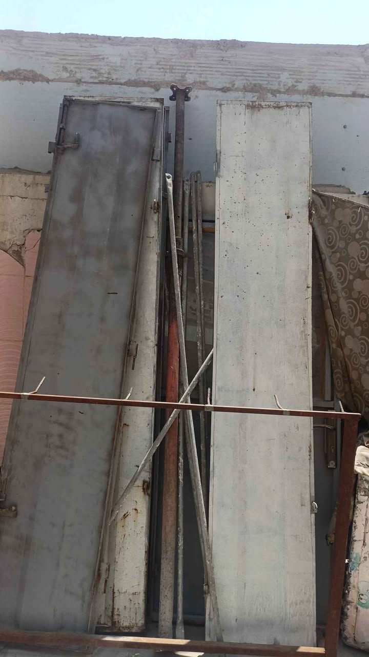 دريل كسار كبير 
دريل كسر صغير 
كمبريسر

*********** بغداد, العراق
