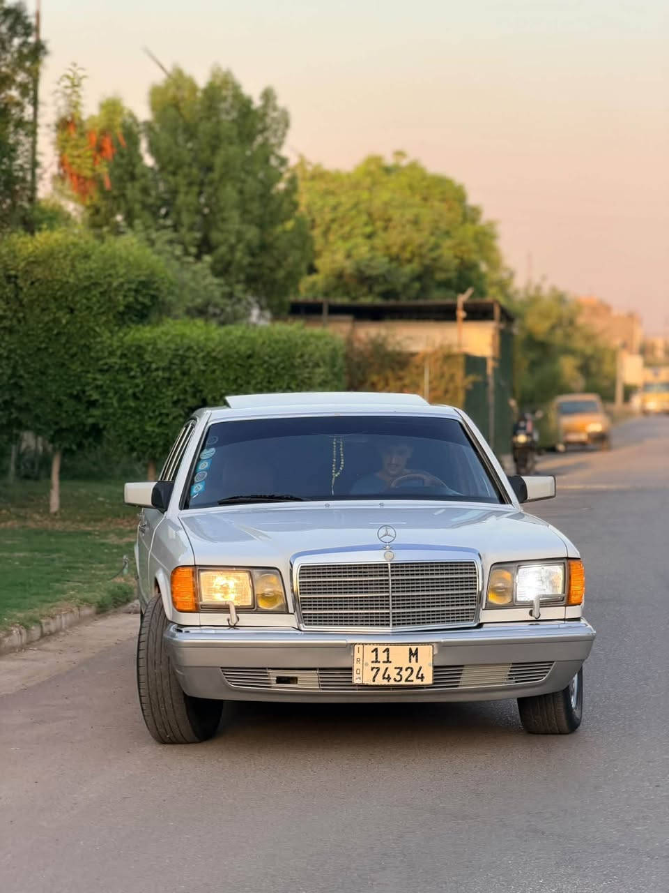 فقط للبيع.💪W126🧿300se 🇩🇪 وارد يابان اصيل 🔥💥🔥
، فخر الصناعة الألمانية . Top Germany 🇩🇪 
                                  
فخامه للبيع  واحد من أجدد رئاسي 
حجم (300se) فول مواصفات باب  قصير بلادي لون  أبيض وارد يابان موديل1988بلادي رقم بغداد انگليزي.
1-كروز سرعة.
2-دبل هورن دبل فیتبمب. 
3-أريل كهرباء. 
4-سلايت طكتين .
5-برده كهرباء.
6-كشنات كهرباء و هيتر.
7-دركة ستيرن أرباك و كهرباء. 
8-جام بيبان 4كهرباء .
9-غرفة مخمل احمر و صاجات مشطب بلاد.
10-فخامه ماشيه128 حقيقي 
حقيقي 🔥 بشرط.
11- مسجل و راديو شرکە مرسیدس- بینز .
13-اثنين سيوجات شركه ويا جلد سويج شركة بلادي
 مواصفات فخامه باقي على وضع شركه ألان سياره فقط للبيع .

ملاحضه سياره معمره بدون قطره معجون بدون سمكره بس صبغ تعمير 

مكان سياره بغداد حي الجامعه 

السعر 98 وبيها مجال 

***********
