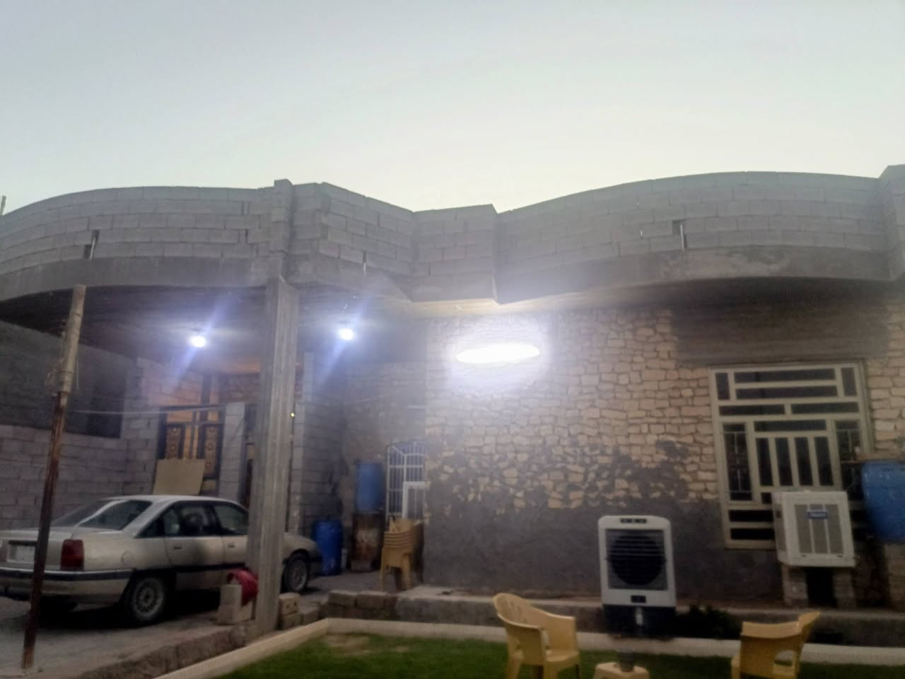 السلام عليكم 
يوجد لدينا البيت طابق واحد بناء حجر
مساحه 600متر 
السعر 130قابل التفاوض 
جنس العقار طابو زراعي 

العنوان الرمادي الصوفيه السوره مقابل 
مجمع السلام سكني

للمزيد من التفاصيل يمكنكم زيارة مكتبناا مكتب العين العقار ع شارع 40 مدخل الصوفيه الثانية 

او الاتصال على الارقام التاليه 

***********
***********
***********
