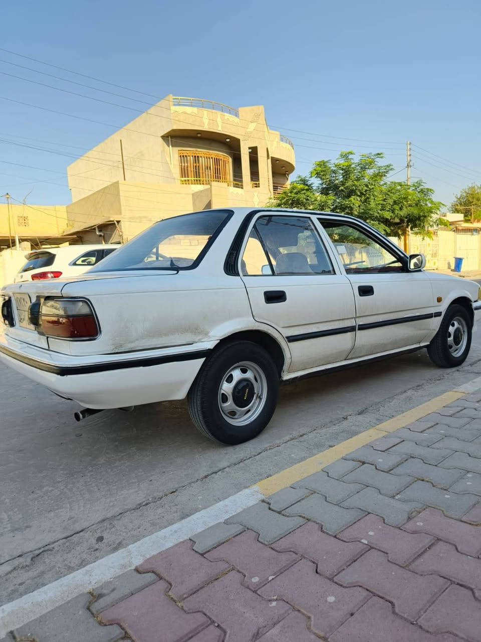 كورلا موديل تسعين للبيع گير اوتوماتيك رقم شمالي كابون بانزين بيها صبغ بلادي فقط هلالت الخلفية صبغ سعر ٤٨ وبيها مجال ***********

