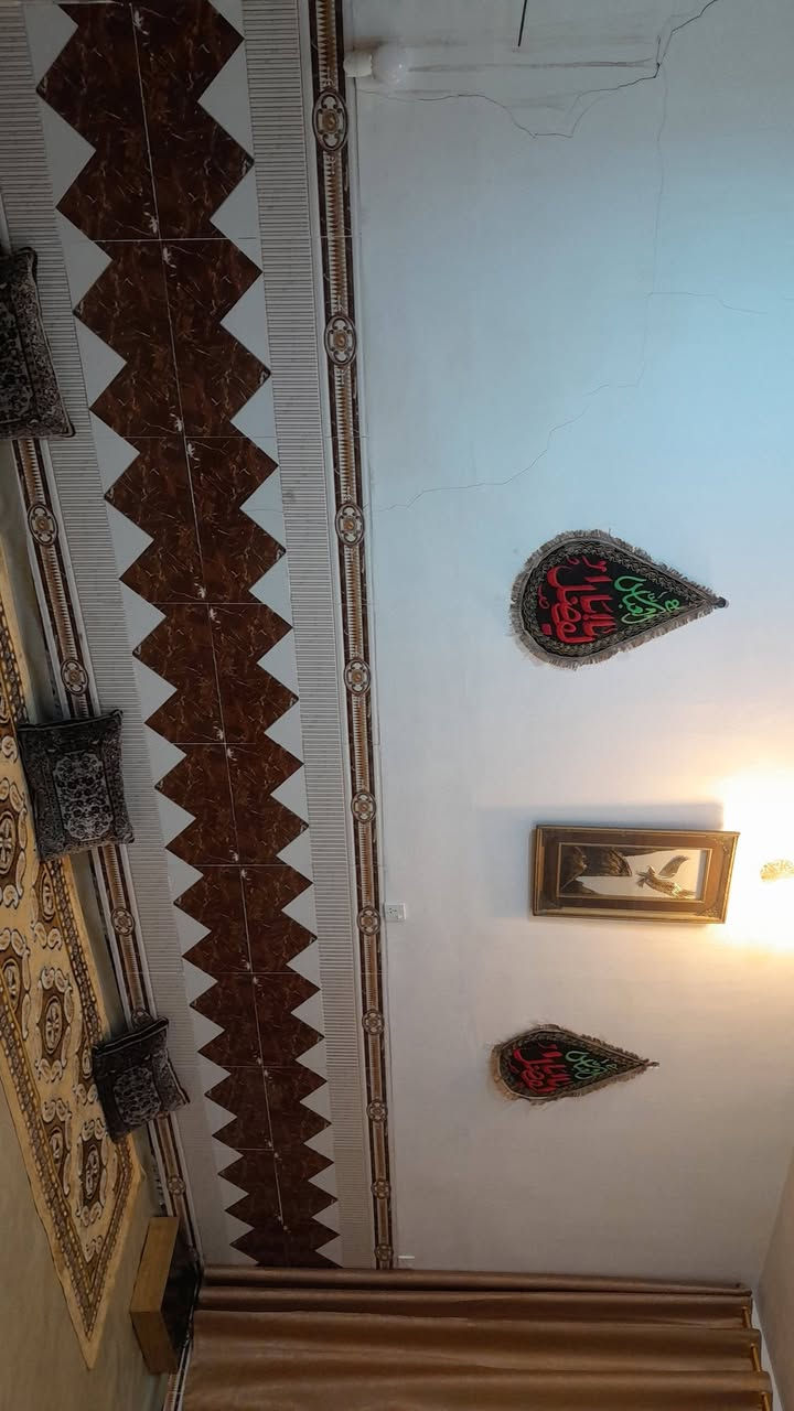 سلام عليكم 
بيت بمنطقه المعامل بستان سامي مساحه 100 

يحتوي على غرفه 5×4  وصاله 5×4 استقبال 6×3وربع كراج صحيات  السعر $22 

رقم الهاتف :*********** 
غير متواجد على الفيس

