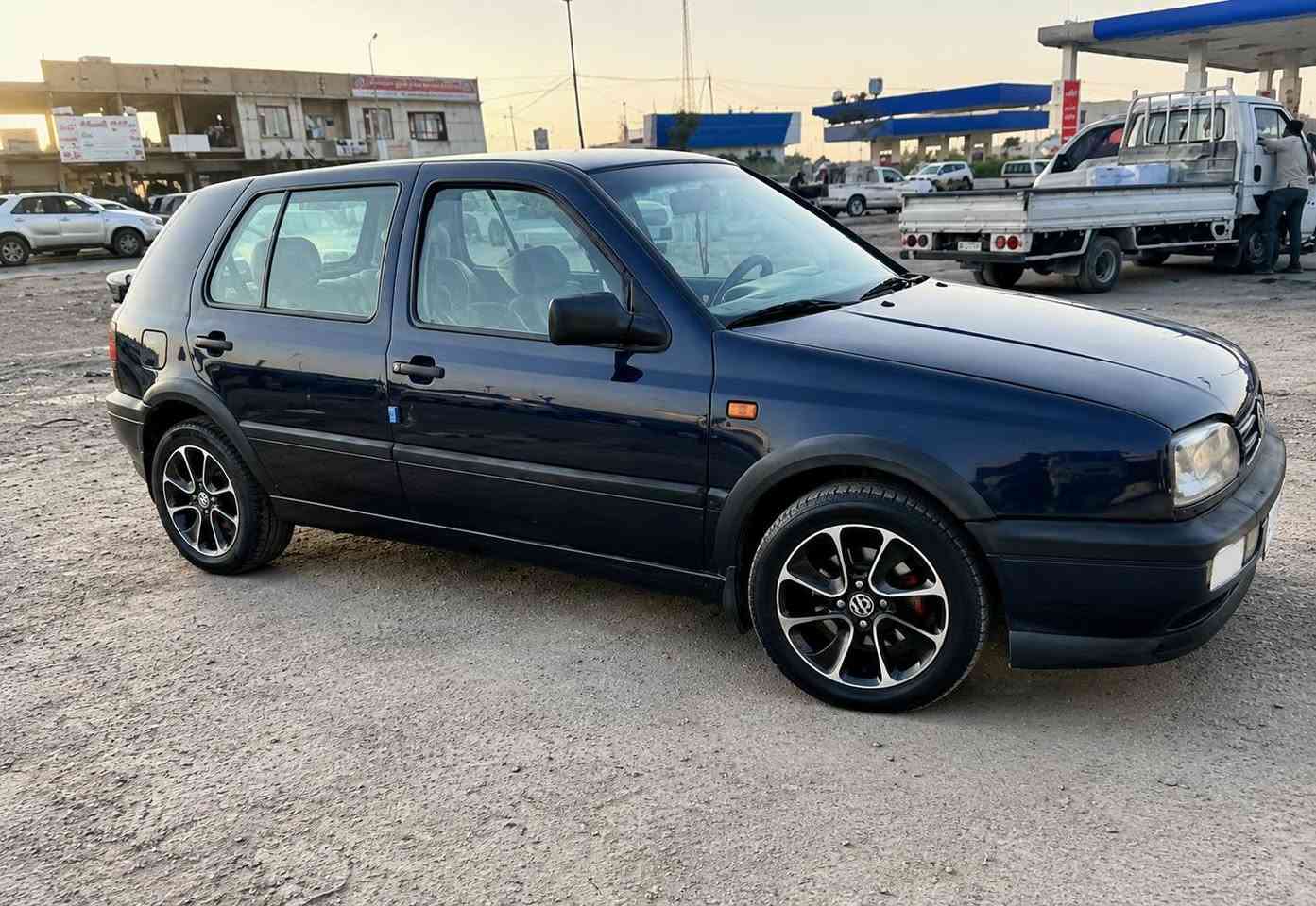 كولف نفخ MK3 موديل 1992
رقم انكليزي 
شرط تحويل
مكينة 2000
كير اوتو بس يراد تعمير
كهربائيات شغالة
صدر امامي جديد 
تبريد شغال ثلج
كشرها مثل ماتشوف كدامك
سيارة تخبل الله شاهد وعظمتها حلوة وناعمة
السعر رايدها ب29 وبيها مجال بسيط
مكاني اربيل
 ***********موجود واتساب أربيل, العراق
