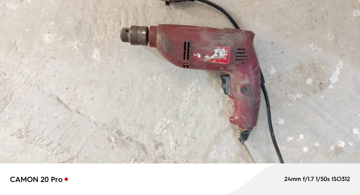 غراض للبيع ابيعهن شيله واحده  عنوان نجف شارع لمطار لقديم  ستفسار  ***********

نص مكتوب في الصور:
- CAMON 20 Pro •
- 24mm f/1.7 1/50s ISO366
- CAMON 20 Pro • 24mm f/1.7 1/50s ISO312
- CAMON 20 Pro 24mm f/1.7 1/50s ISO356