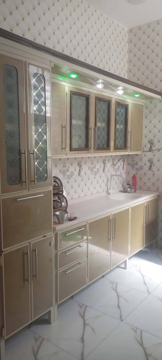 دار للبيع او مراوس عرصة 200 بلدية حرة
مساحة البيت /100م طابق واحد///البيت على ساحة مو فرعي 
مكان البيت شارع قمبر منطقة ال 86 خامس بيت عن شارع قمبر مكان راقي ومرتب

 بناء درجة اولى شرط مال جناي 
سعرة//75// وبي مجال 
اي استفسار اتصل بالرقم ***********
