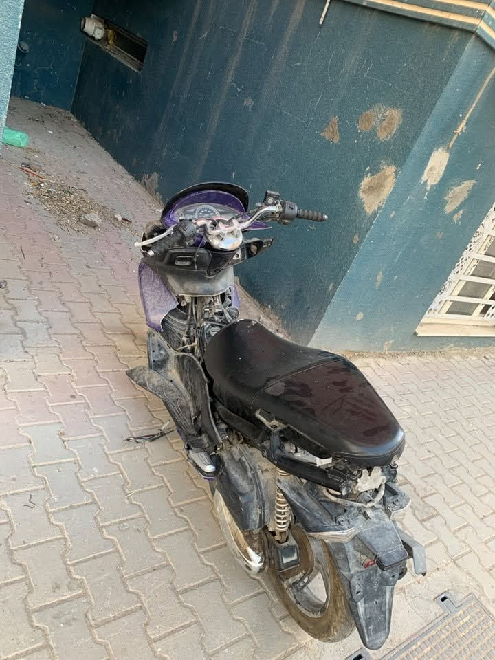بيسي اكس الجيل الاول كامله نقصها بس كفرات وشكم شغله المحرك مامفتوح المحرك مالتها فول السعر750
للاستفسار***********
