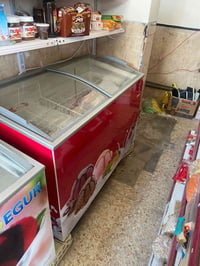 عارضات  عدد ٢ للبيع استخدام شهرين فقط  السعر ٣٥٠ للواحدة مكان بغداد ال...