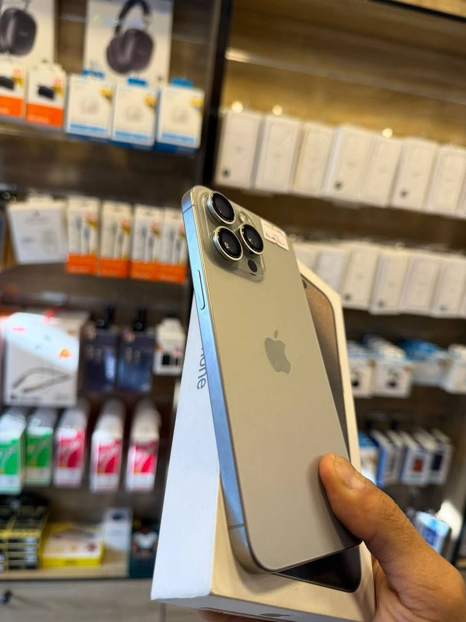 🔥🐦‍🔥ايفون 15 برو ماكس 📱
ذاكره 256 بطاريه 96 نضافه 100‎%‎ زلغ مابي هو والجديد سوه نموذج M لونه المميز كامل ملحقاته وتر بروف وبلحاسبه كله نورمال وتر بروف يعني كلشي ممبدل بي وضمان وصل 5 ايام اي مشكله او عطل يستبدل فورا 
السعر مليون و 50 الف قفل
العنوان بغداد البياع شارع 20 قرب 
مجمع دينار ونص مركز عيسى فون
📞***********
