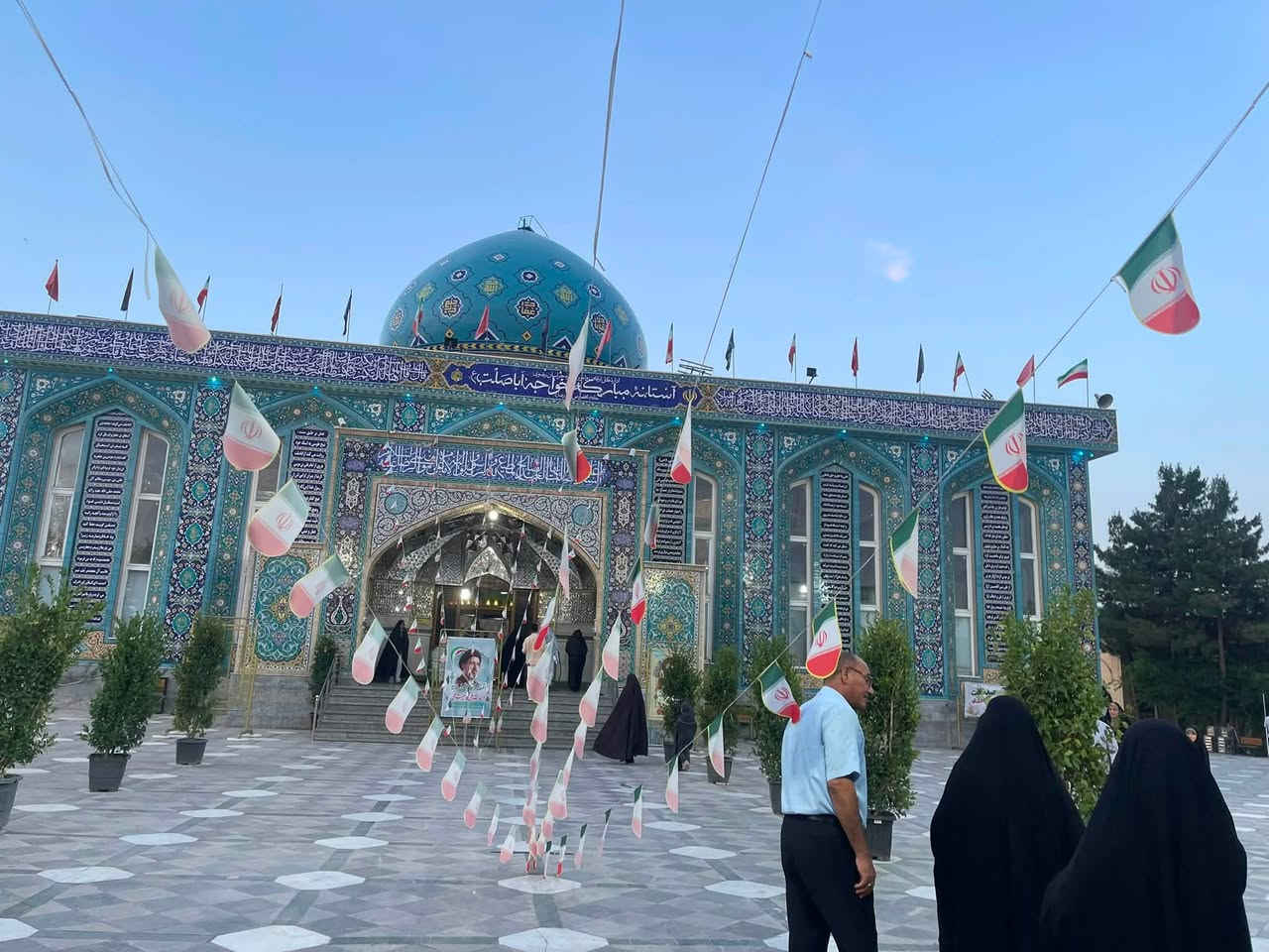 تعلن حملة انوار الكفيل للسياحة والسفر عن انطلاق رحلتها المتميزة  المباركة. لايران للجمهورية الاسلامية. 

فرصة مثالية للزيارة والتسوق والاستجمام في أجواء إيمانية وسياحية رائعة!
🗓️ تفاصيل البرنامج /:
الوجهة: قم المقدسة ومشهد الرضا (عليه السلام).
البرنامج يشمل: الجولات السياحية والدينية المتكاملة.
باص // VIP
السكن 3 ليله قم و 4 ليلة مشهد
السعر التنافسي: 175 ألف دينار فقط! 💸

تاريخ الرحله يوم 9/10
✨ مميزات الرحلة 
🏢 سكن مريح وقريب من العتبات المقدسة.
🚌 باصات حديثة ومكيفة ومجهزة لراحة الزوار طوال الطريق.
🕌 زيارة المراقد المقدسة والمزارات الشريفة في قم ومشهد.
🏞️ جولات سياحية ترفيهية مميزة لأجمل المناطق الطبيعية والأسواق.

البرنامج الثاني ديني وسياحي نفس التاريخ  9/10

قم المقدسة مع الجولات السياحية والدينية 

مدينة مشهد المقدسه مع الجولات السياحية والدينية 

وشمال إيران الساحر جالوس ونوشهر ورامسر ولا هيجان 

المده 15 يوم بسعر 250, الف دينار فقط 

 - خدمتكم شرف لنا ورحلتكم معنا أجمل ✨
للاستفسار /: ***********
      ***********
