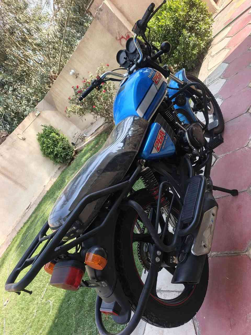 السلام عليكم /السعر مليون و 500 بيهه مجال بسيط///*********** للاستفسار 
دايون للبيع موديل 22 نظيفه وجاهزه من كولشي كدام عينك 

محرك 200 الدراجه شرط الاصولي مع وصل المعرض وجاهزه للترقيم +سويج شخاطه +بليته كامله وجاهزه مكينه وكشر حلوو 
مكاني /كربلا الحسينيه /الابراهميه
