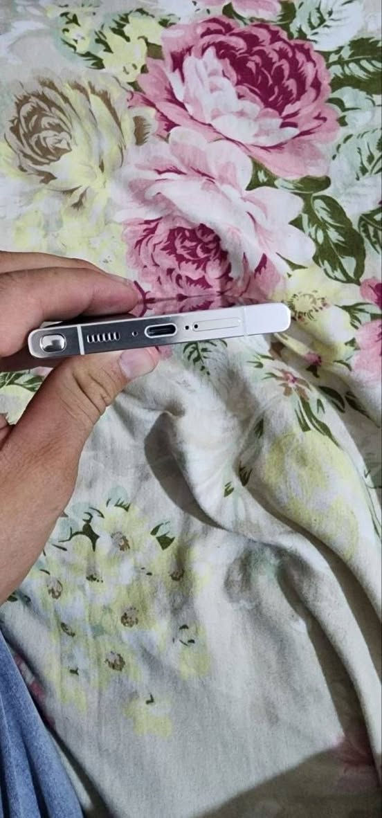 السلام عليكم S23لترا جهاز زلغ واحد مابيه مكفول كفاله عامه
ذاكره 256 جهاز نضيف جداً مراوس بايفون فقط الاستفسار *********** خاص موجود
