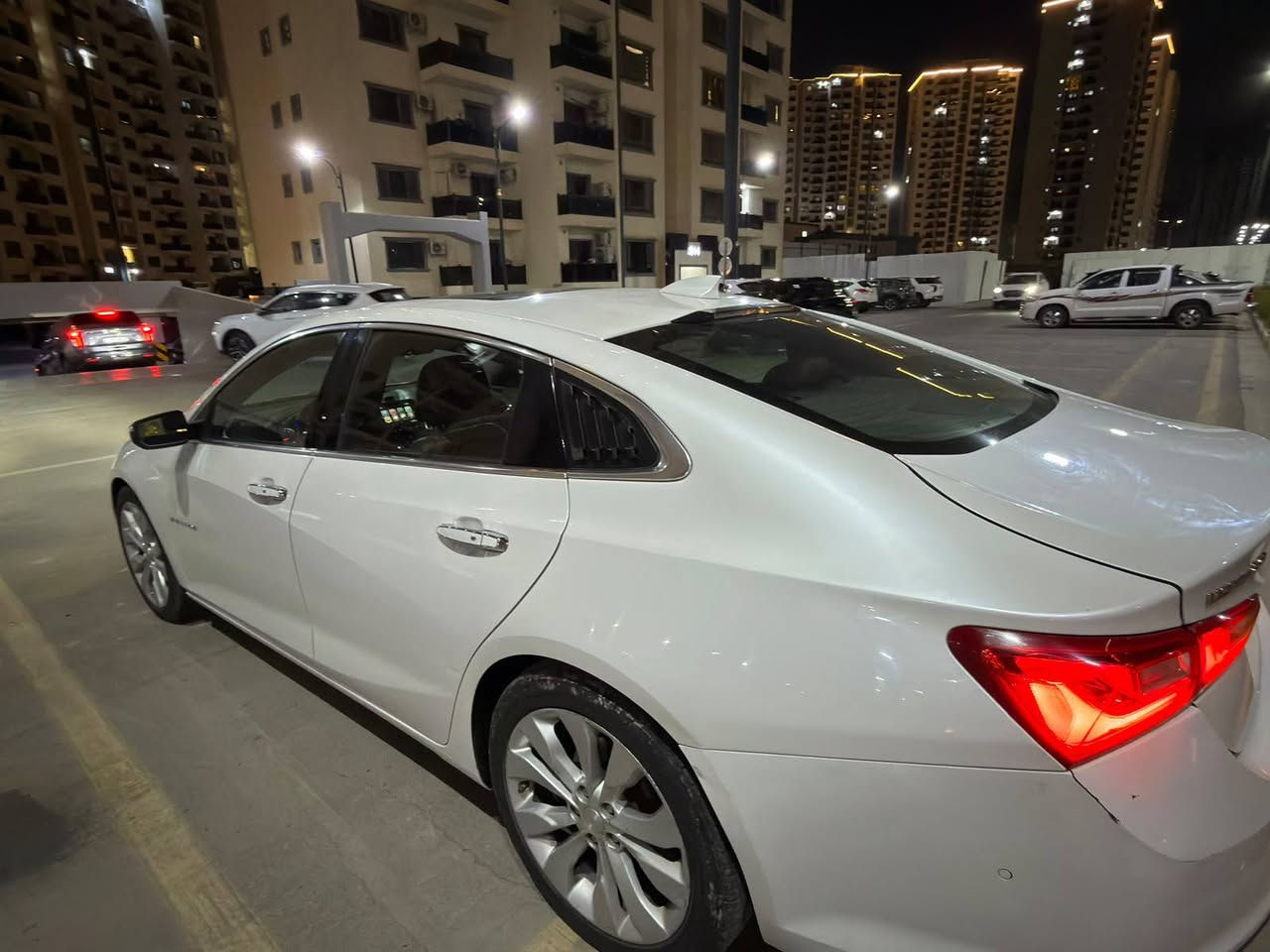 السلام عليكم ..
-ماليبو وارد امريكي موديل 2018 جاملغ خلفي وجنطه بدون ايرباك 
- مكينة تيربو 2000 
- كير 9 نمر 
- لون ابيض صدفي 
- سلايد روف قطعتين 
- دواخل كله جلد جوزي ورصاصي 
- تدفئة تبريد بلادي شركة ( مناخي ) منفصل
- مقاعد تدفئة تبريد 
- تبريد امامي خلفي 
- بجم كبس مملعوب بي  
- لايتات امامية زنون 
- تخم تاير + ويل كب حجم ١٩ 
- تحكم ستيرن بلوتوث حاكية مثبت سرعة وتحكم صوت 
- ٧ سماعات Boss  تحكم بالصوت ، 
مضخمات ٢ اقوة نظام صوت بالماليبو فوول  
- صدر خلفي امامي جديد 
- باتري ٨٠امبير جديد 
- فيت بم جديد 
- دبل صالنصة 
- شرط المكينة والكير بلادي ممفتوح بيها ولا برغي . 
- تشغيل عن بعد 
- مري قلاب للاسفل عند الرجوع
- شاشة كبيرة - كار بلي - يدعم برامج الملاحة والخرائط
- ٥  بصمات ابواب + جنطة 
- كامرة 
- مثبت سرعة 
- ٤ منفذ شحن USB خلفي وامامي 
- ABS مانع انزلاق 
- نظام EBD لقوة الفرامل الامامية والخلفية 
- تخم بردات تركي
السعر ١١٥ بيها مجال بسيط
للتواصل***********
