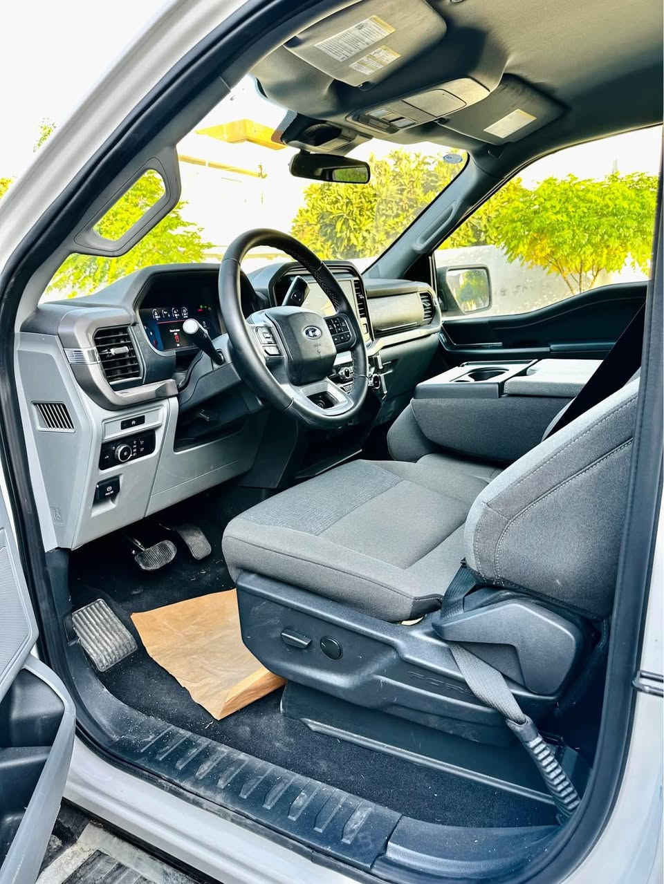 فؤرد 2025 FORD F-150 XLTمواصفات XLT شاشه ئايپادي گه وره گيچ ئه ليكتروني رادار پيش و پشت خه تي جاده  كوشين كاره با ويل كروم ده بل ئه كسل  4X4 سيارة كه بس ربع بونيت جاملغ صبغ  جمپكي پشتي هه يه به شه رط داخيلي لايت ليد چوار حه دسه  كاميرا حه ساس 6  هه زار رويشتيه 8پستن AWD  گير مكينه دبل اكسل راديته ر به رد هه موو به شه رت بيلادي سعر 279 هندك مجالي تيدايه سياره كه فحس و هه زه ي لو كرايه حازره لو ره قه م .                     
                                                                                  رقم  واتساب ***********
*********** أربيل, العراق
