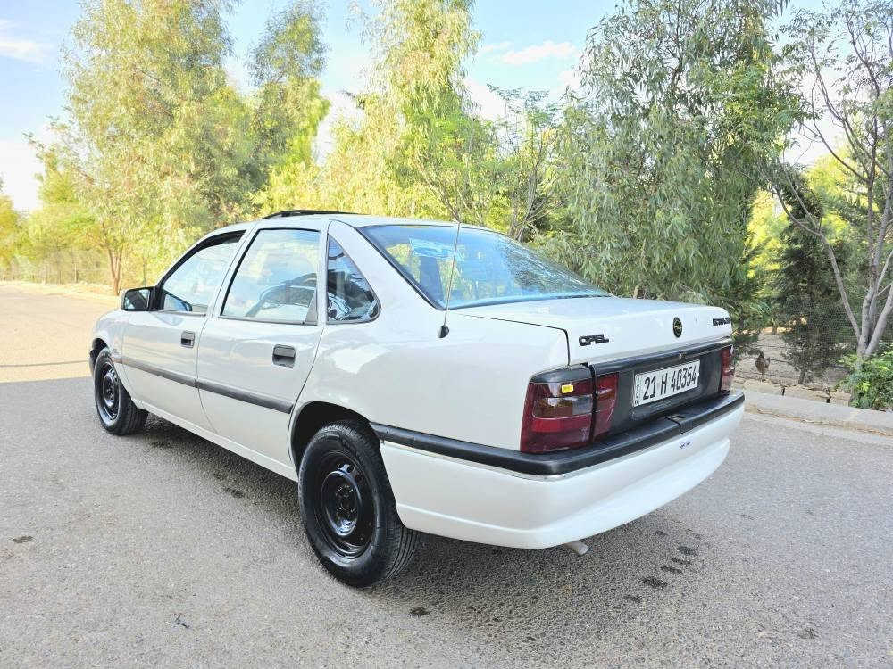 اوبل 1995 • موتور 2.0 • چمچەماڵ