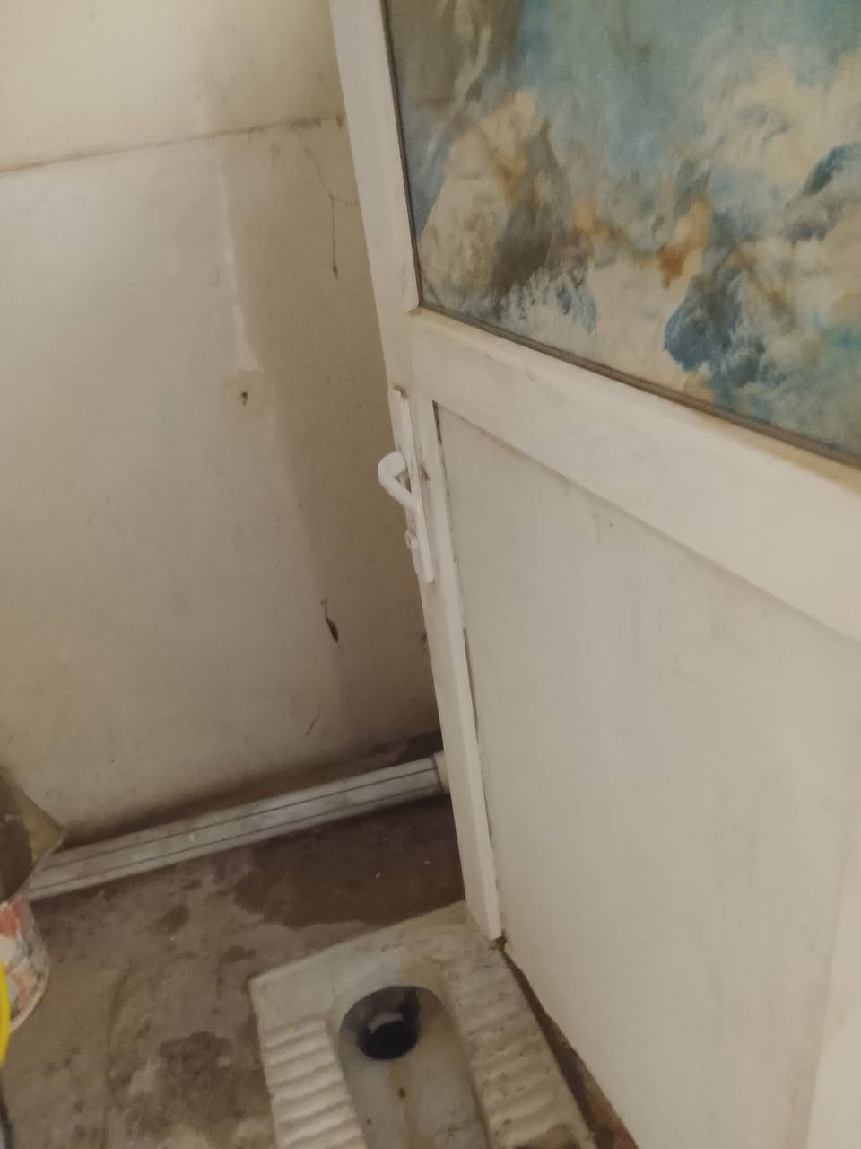 متوفر بيت للايجار المساحه ١٠٠ م يبعد عن مسجد الكوفه ١٠٠م مقابل مدرسة الرافدين الابتدائيه قرب جسر المشاة غرفتين وصاله ومطبخ صغير و مخزن مبلغ الإيجار ٢٥٠ وات ساب ***********
