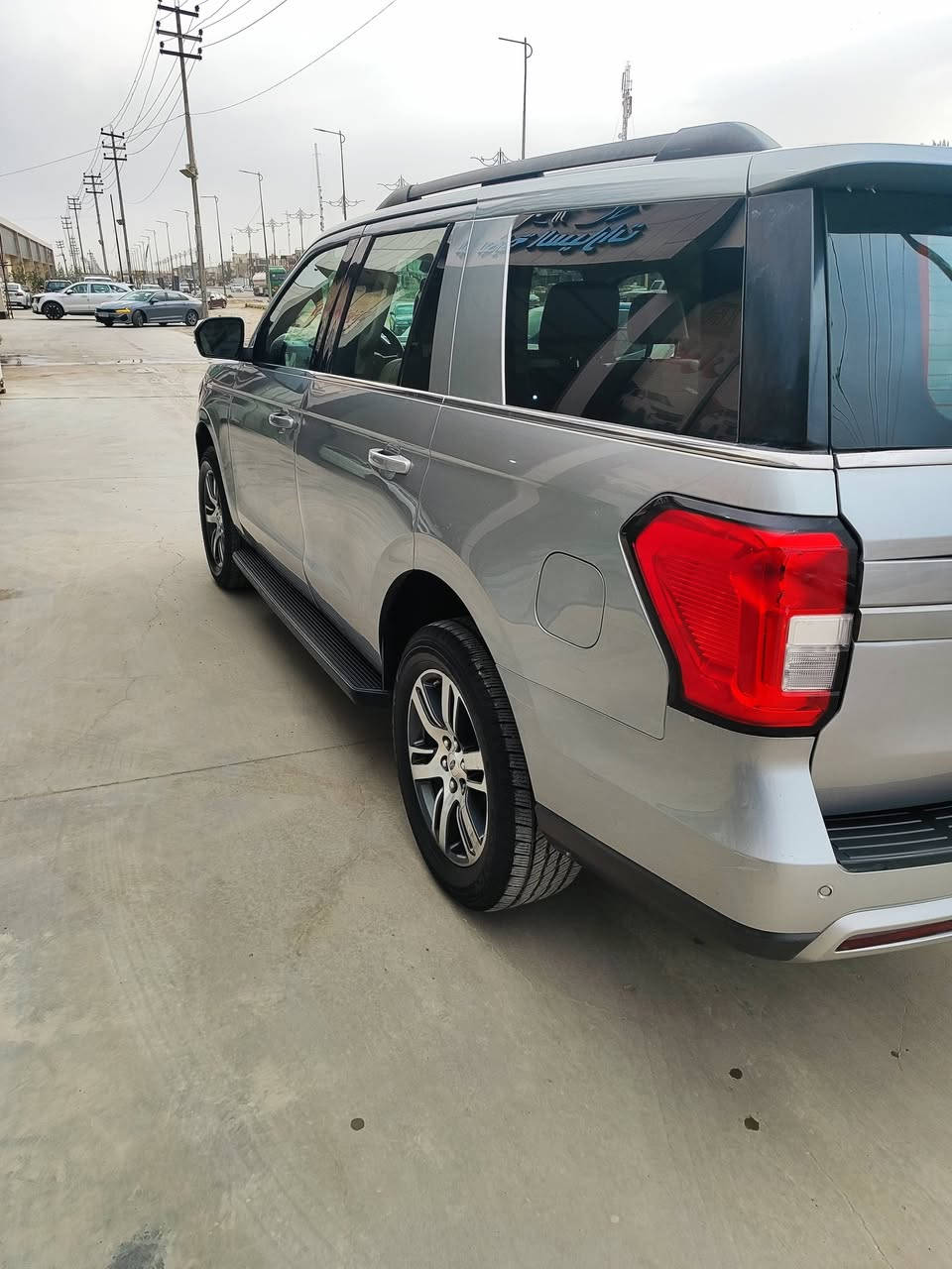 فورد اكسبديشن بترا المرغوب
🟢 Ford Expedition 2024 Xlt

حجم المحرك V6 سلندر (3.5L) توربو
عداد المسافة15  ميل / زيرو 
عدد المقاعد 7 راكب

🔴 المواصفات : فول عدا الفتحة
بصمة تشغيل - بصمة ابواب- تشغيل عن بعد- صندوق شفط كهربائي- رادار امامي (تحديد مسار)- رادار جانبي (نقاط عمياء)
رادار خلفي (التحذير من الاصطدام) -تحكم وضعيات القيادة Drive modes - شاحن موبايل Wireless 
كشنات جلد- كشنات تدفئة+ تبريد
كشنات خلفية تدفئة 
سستم سماعات Bang&Olefsen
تحكمات - اوتو بارك Auto Park - اوتو ستارت Auto Start
اوتو ستوب Auto Stop- اوتو هولد Auto Hold
منافذ AUX+USB- مانع انزلاق+ABS
وبقية المواصفات المعروفة
رقم بغداد بأسمي
———————-
صور الحادث مرفقة
للاستفسار اتصل او تواصل واتساب
***********
