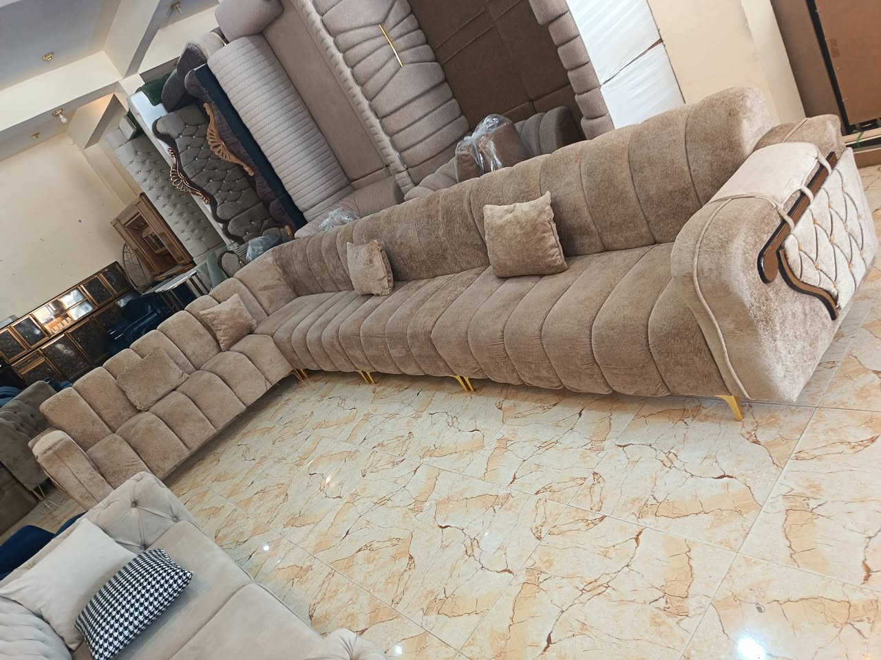 يعلن معرض ابو عبدالله للاثاث المنزلي 🔥من وصول وجبه جديده من ديوان مستخدم شي بسيط 11مقعد حطاطه خشب بلوك اسود شرط والاسعار مناسب  شي حديث وراقي زورونا تجدون ما يناسبكم العنوان تكريت الديوم بلقرب من اسواق الزوبعي للاستفسار خاص او اتصال *********** متوفر وتساب
