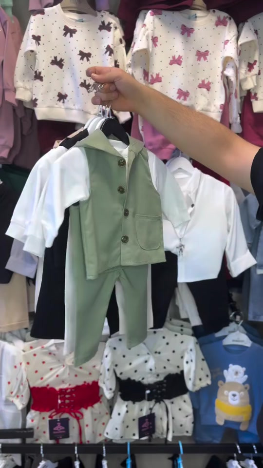 حجز واتساب *********** تعلّقوا بأشيك إطلالة لأطفالكم! 👶✨ تخفيضات مميزة وموديلات جديدة وصلت لـ [اسم البيج] 🍼❤️ خامات قطنية 100%، مريحة وأنيقة وتناسب بشرة أطفالكم الناعمة. 🚚 توصيل سريع لكافة المحافظات 📥 للطلب أو الاستفسار: راسلونا عبر الخاص أو الرابط بالبايو #ملابس_اطفال #أطفالنا #أزيائ_اطفال #ترند_تيك_توك #ريم_بيبي   الكليشة الثانية: تركيز على الجودة والراحة (ناعمة وهادئة) لأن طفلك يستاهل الأفضل دائماً.. 🧸☁️ اخترنالكم أحدث التشكيلات المصممة بكل حب لراحة أطفالكم طوال اليوم. ✨ أناقة + جودة عالية + أسعار مناسبة 🛒 احجزوا القطع المفضلات قبل نفاذ الكمية! 📥 الطلب عبر رسائل الصفحة أو الواتساب 🚚 يوجد توصيل لكل المناطق       الكليشة الثالثة: تفاعلية (لزيادة التعليقات والمشاهدات) شنو أكثر قطعة عجبتكم؟ 1 أو 2؟ 🤔👇 دللوا أطفالكم بأحلى الموديلات الجديدة اللي وصلت حديثاً! ✨👶 📩 للطلب والسؤال عن المقاسات: راسلونا بالخاص 📦 التوصيل باب البيت      
