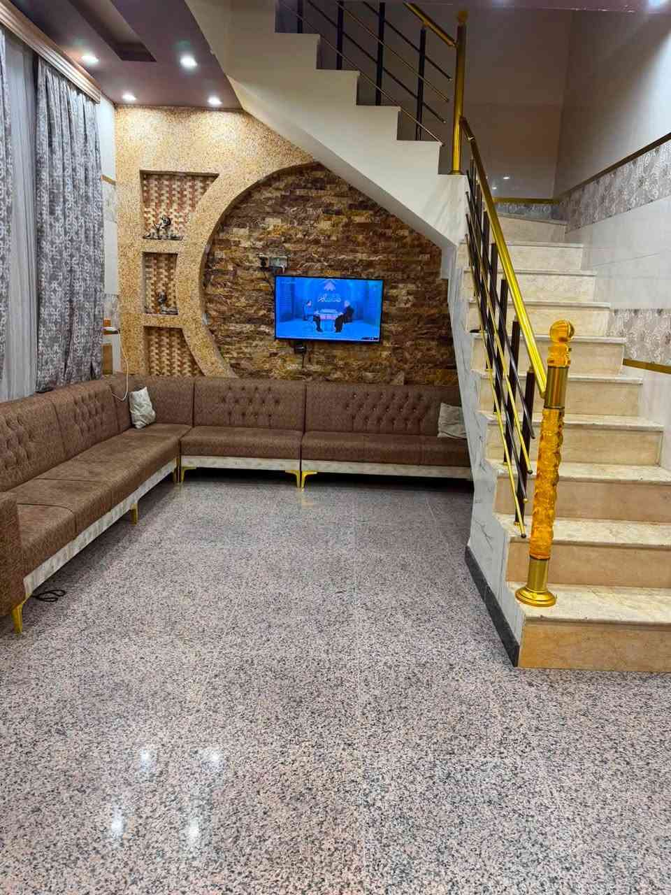 بيت 100متر في كربلاء حي الميلاد مقابيل المتنزه الجديد  بناء حديث في سنه2025 تفاصيل البيت  صاله واستقبال ومطبخ عدد الغرف ثلاثه  بنائه جديد نقص فقط الواجهيه مراجعه نفس صاحب الدار ستفسار اكثر اتصل ***********
