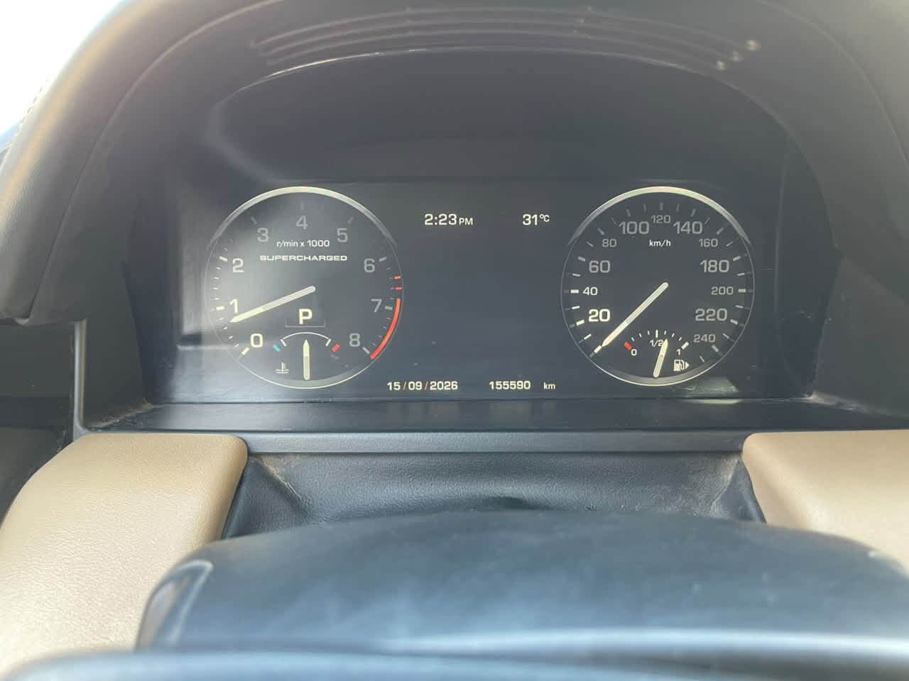 رانج روفر ٢٠١٢ فوگ سوبر جارج supercharged
 بعدها على وضع الشركة ماشية 155 الف كيلو بس

خليجي كفالة عامة عدا الدعاميات 
وبيهه بارد قليل كولش بقبق الصندوك وعندي سونار بيهه
 وكاله سردار معروفه مواصفات السردار تجي فول الفول بالمواصفات 
ادامة كاملة عليها 
المواصفات:
-سلايد 
-بصمه
-گيجات دجيتال
-٥ وضعيات قيادة
-خمس كاميرات مع كاميرا ٣٦٠ 
-رادارات امامي خلفي مع مانع تصادم و تحديد مسار 
-مراية جانبية قلاب مع الرحوع الى الخلف مع شفط مع انارة ترحيب مع رادار جانبي ونقطة عمياء
-دوسات كهرباء  
 -جامة امامية هيتر و بولورايز
-لايت زينون دايناميك مع اتجاه الستيرن
-بك لايت الد بلادي
-مقاعد امامي تحكم كهرباء مساج ميموري و تدفئة تبريد 
-مقاعد خلفية تبريد وتدفئه
برده مشبك خلفيه 
-ستيرن كهرباء تدفئة
-دبل سيدي چينجر اماميmp3 وخلفييdvd
مع اواكس و فلاش ريدر 
-سيستم صوت هارمان كاردون 
وبعد هواي مواصفات بيه
دوسان كهرباء ويه البيبان تنفتح وتنسد
-سيارة صفر مسج اعطال ولا گلوب مشتغل بيها
جوبلساته شغاله الحمدلله ومابيهه اي نقص 
مكان السياره بغداد 
السعر 13500 وبيهه مجال
***********

