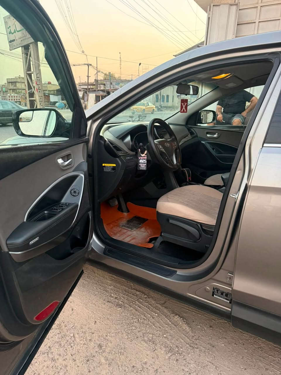 سنتافيا موديل 2018 وارد امريكي بدون مواصفات  5 راكب 2400 GDI  ماشيه 142 ميل وحادثه جاملغ ايمن وبي طخه بسيطه موضحه ب الصور وسونار موجود 
السياره خير من الله حداديه جاهزه وصدر 
تبريد يخبل تايرات جدد وكلشي بيه جديد وجاهز متعبك ابد 
السعر 142 وبيه مجال بسيط 
هذا الرقم وتساب ***********

