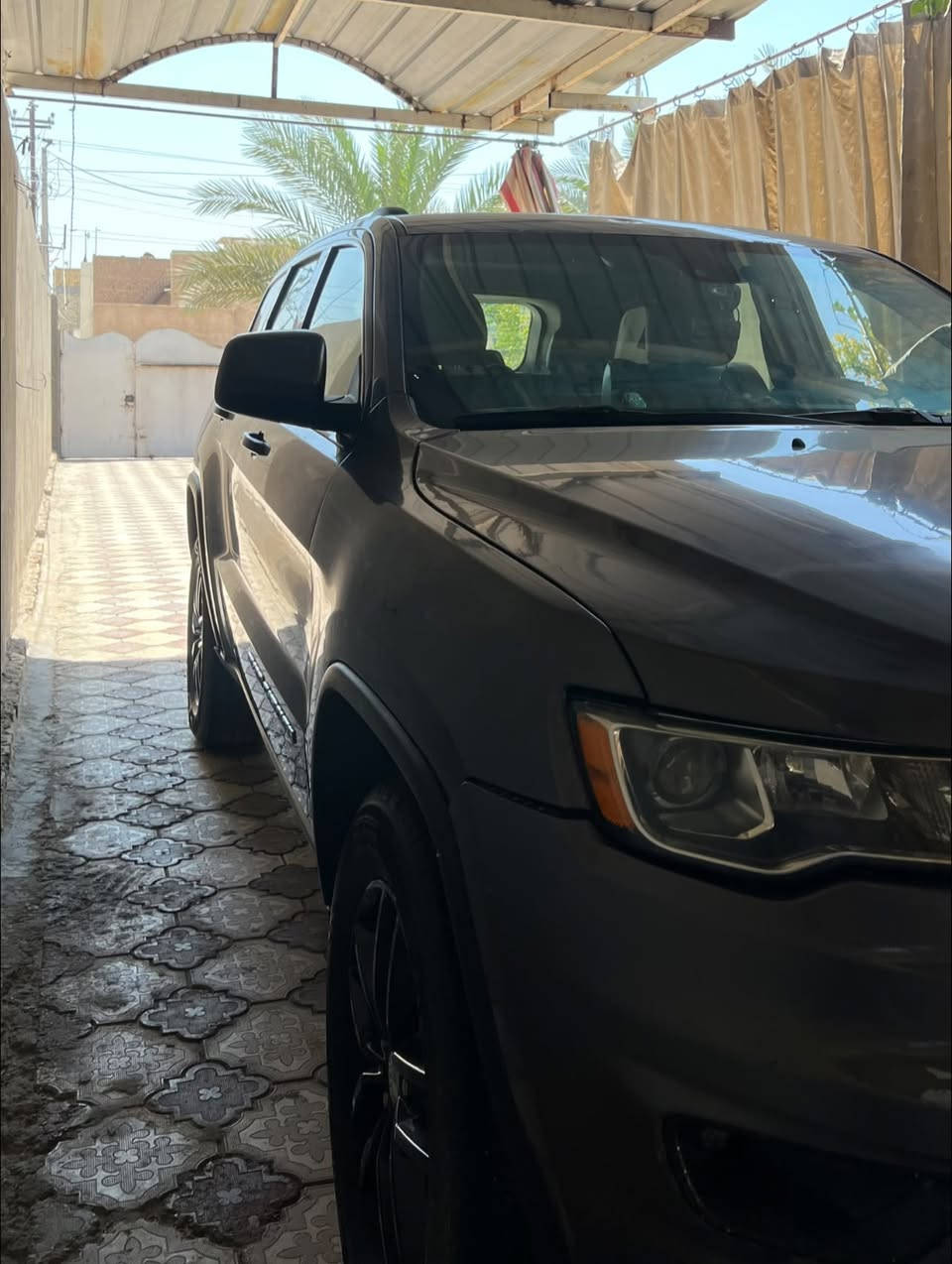 سلام عليكم 
jeep Laredo 17 للبيع ومراوس 
كورلا كروز لو توكسان 
 
مواصفات لاريدو 
شاشه كبيره 
تحكم ستيرن 
حساسات اماميه 
4x4 
مانع انزلاق 
3 مودات قياده 
 كشنات جلد 

وارد امريكي ضررره 
جاملغ ايسر + دعاميه 
ايرباك سليم عده دركه وبرده ايسر 

السياره ماشيه 66 الف كيلو بس 
سعره 195$ وبيه مجال 
مكان السياره حله مركز المدينه 
للاستفسار للاتصال ع الرقم 
***********  
غير موجود ع فيس !

