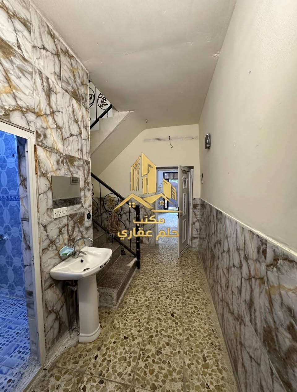 🏡 للإيجار في السيدية – الضباط
📍 موقع العقار: السيدية – الضباط
📐 مساحة العقار: 60م²

مواصفات العقار:
• غرفتان نوم
• صالة
• مطبخ
• خدمات

💰 بدل الإيجار: 700 ألف دينار

✨ العقار متوفر لدى مكتب حلم عقاري

📞 للتواصل والاستفسار:
***********
