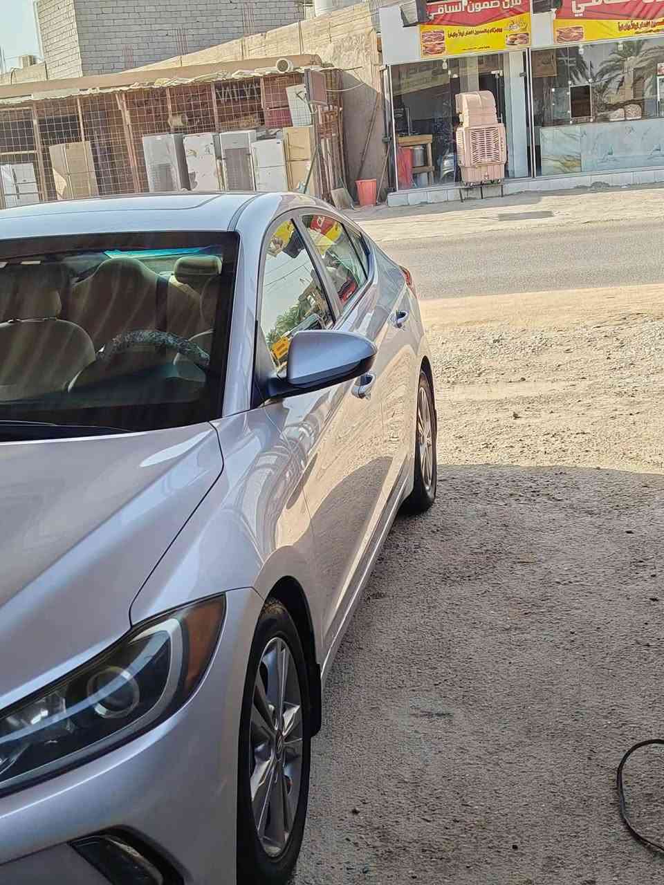 السلام عليكم النترا 2018فول مواصفات واحد عله واحد السياره جديده انظف من الصوره حادثه بارد بل جنطه وبارد بل دوسه كفاله من الظربه والصبغ والتبديل مكينه مبدلين بيه راجز واحد والكير ATبلادي السياره تخم تأير ابيعلك  سونار السياره باسمي رقم بغداد كفاله من الكص والعيب الشرعي رقم صاحب السياره ***********
