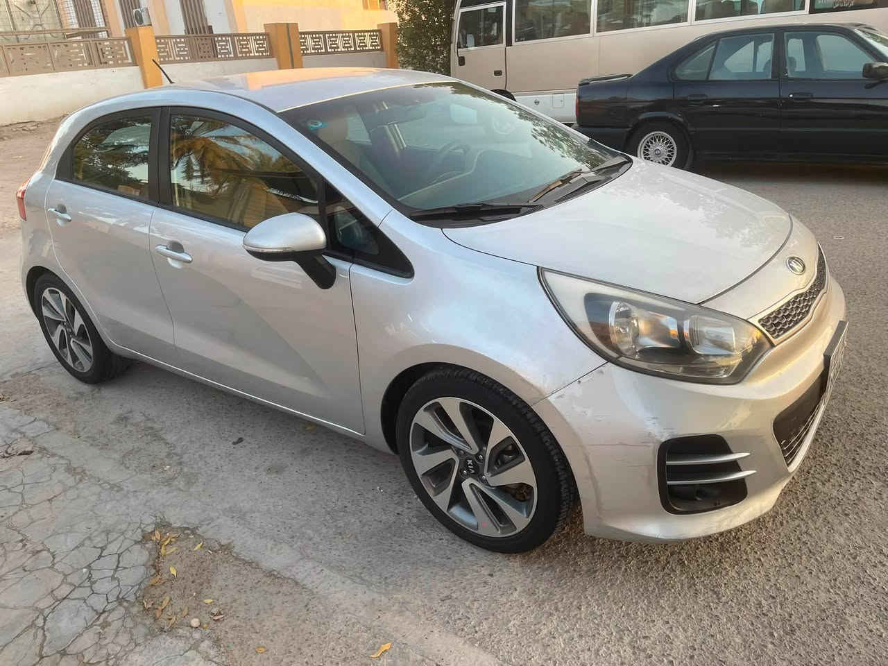 كيا ريو ٢٠١٥ خليجي بدون صبغ بيها بارد بالجاملغ الامامي محرك كير صدر تبريد كله جديد ماشية ١٠٨ مابيها اي نقص رقم جديد باسمي للاستفسار الاتصال ***********
