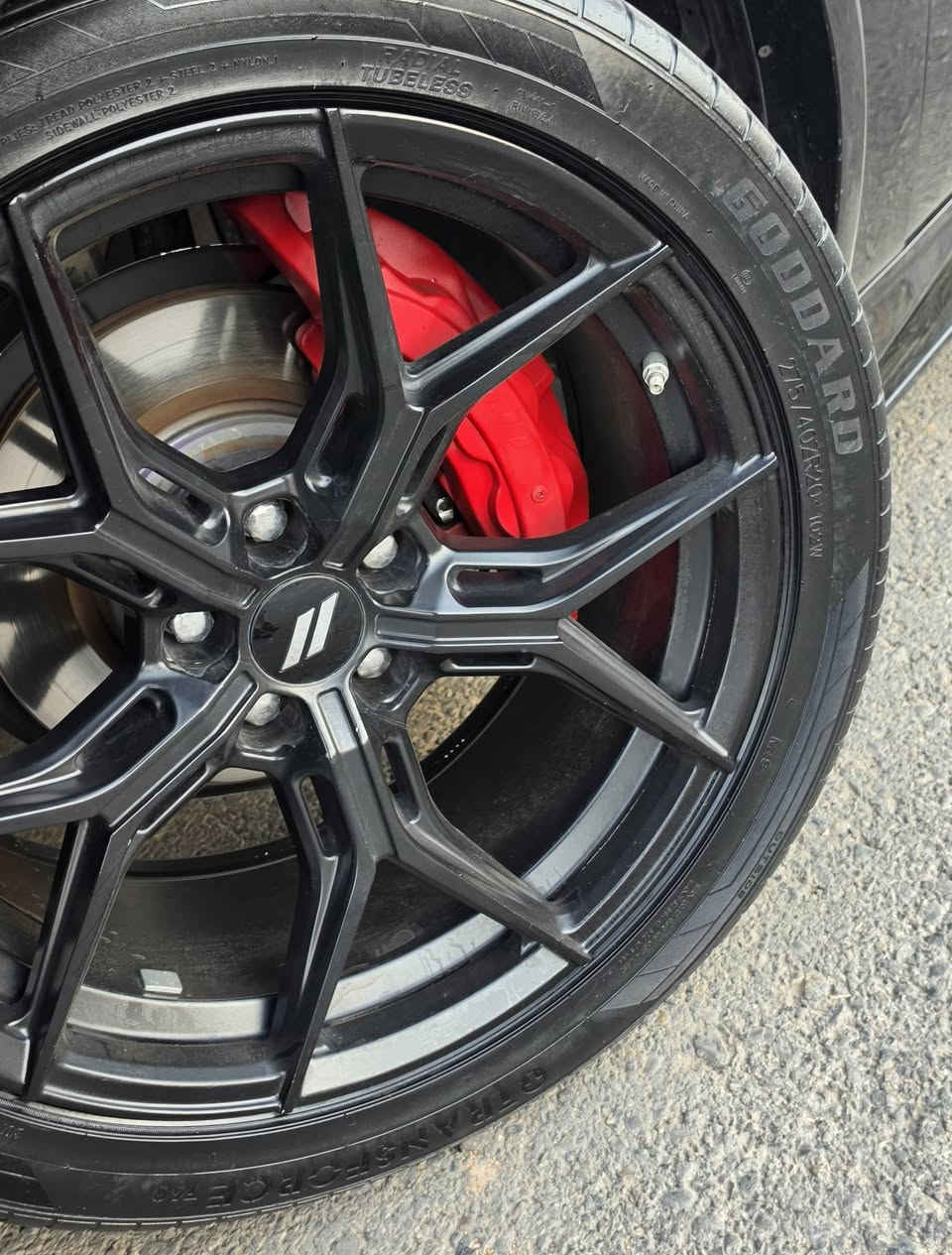جارجر 2023 ( الأصدار الأخير ) LAST CALL 
6 سلندر تو ويل 
ماشية 70 فقط 

كت كامل SRT HELLCAT WIDEBODY 
ويل قياس 20 ماركة VOSSEN جداً مميز 
مع تايرات حجم 275
بيها اكزوز سبورت تحكم عالريموت
داخل لونين ازرق واصفر 
شاشة كبيرة ابل كار بلي واندرويد اوتو 
إشارة ليد LED
تشغيل عن بعد 
حساسات خلفية 
سستم سماعات الباين 
بيها كتاب تظليل 80%

رقم دهوك بأسمي 
رقم وهزة وسنوية كله جديد 

وارد كندي بيها قطعتين صبغ

السيارة بالواقع احلى من الصور 
وهواي مصروف عليها 

السعر : 220 وبيها مجال 
مكان السيارة دهوك 
***********
***********
اتصال أو واتساب
