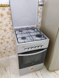 طباخ ٤ عيون • فرن • نضيف