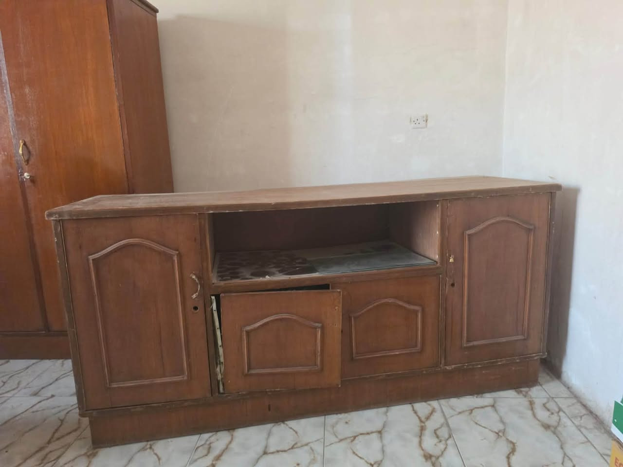 السلام عليكم عندي هاي بوفيه ولمعرض ثنينهن ب70 عنوان الشعب ***********
