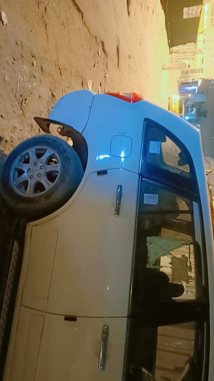 موديل ٢٠١٣ • عاطلة • كاميرا خلفية
