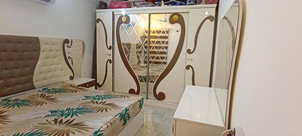 غرفه للبيع نظيفه وبعد بيه قطع ممصوريهم للاستفسار اتصل على الرقم ***********
