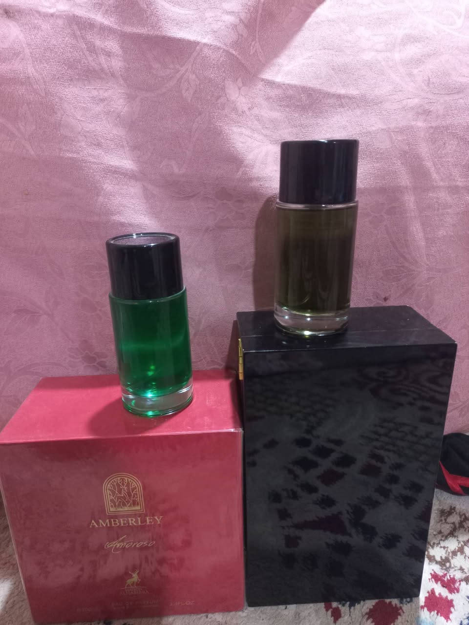 ٤ عطور ب ١٠٠ اساطير وامبرلي من همبرا احمر بلاك افغانو وامواج تعتيق فدوة بس الي يعرف في العطور واتساب ***********
