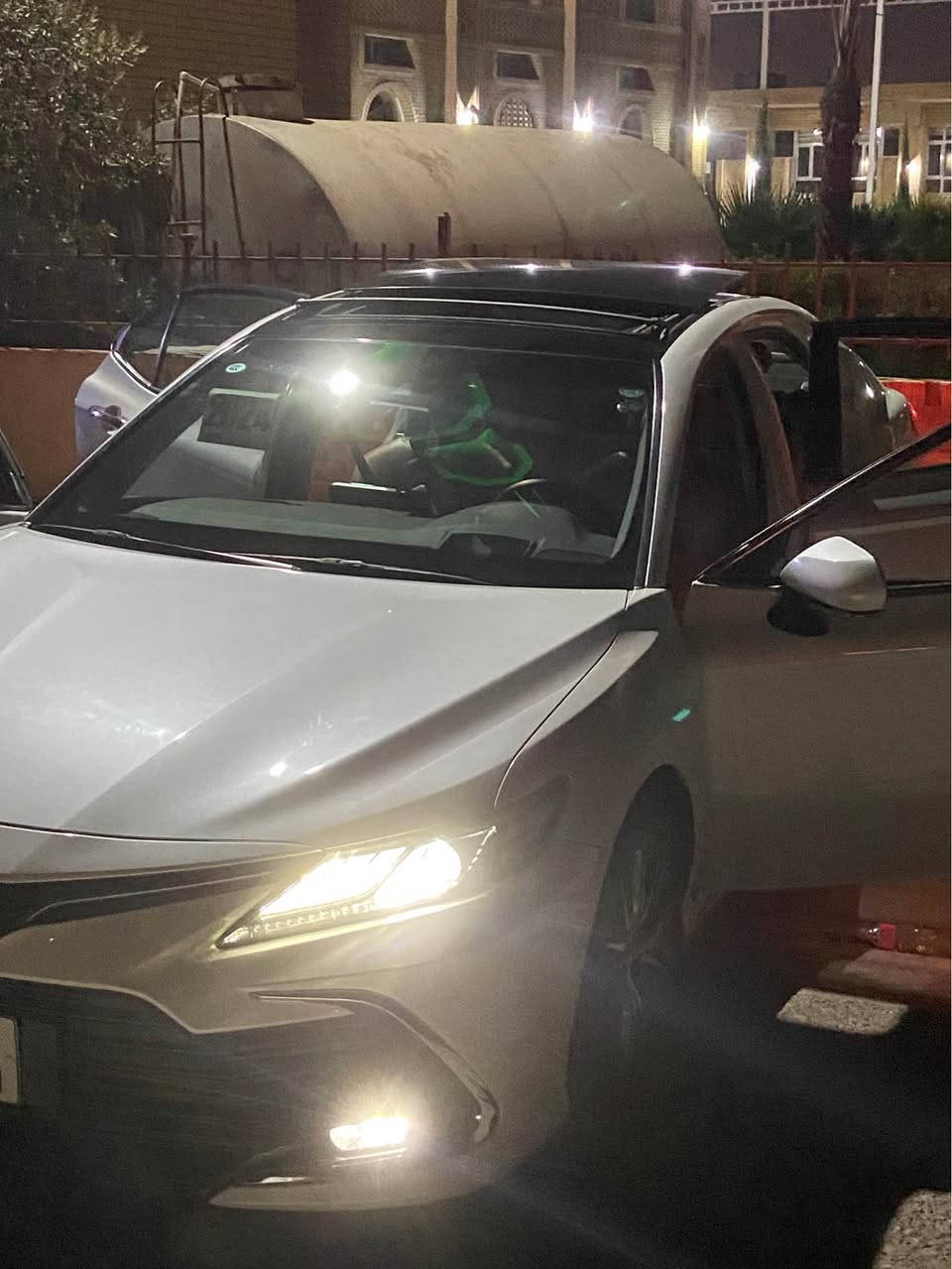 Toyota Camry rusiy2024  قەپات قەپات مواسەفەت لەوە فولتری نیە سەیارەکە تەجمیح سینیە سەقف رەش پانۆراما یەدە بەسمە خەتی جادە کوشین کارەبا ناو قەیسی ئاوینە ئیشارە و شەفتە زۆر مواسەفاتی دی قەپاتە سەیارەکە کلینە دەعامی لۆ دەعامی بەشەرت  هیچی نیە. سعریشی ٢٣٥ وەرەقە و مەجال ژمارە موبایل *********** Singapore
